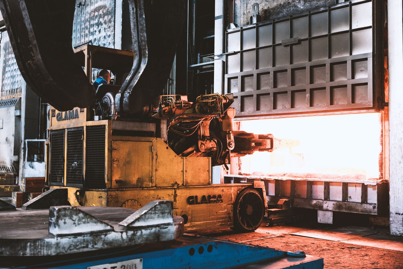 Modern Press Technology at Gustav Grimm Edelstahlwerk - Manufacturing Processes