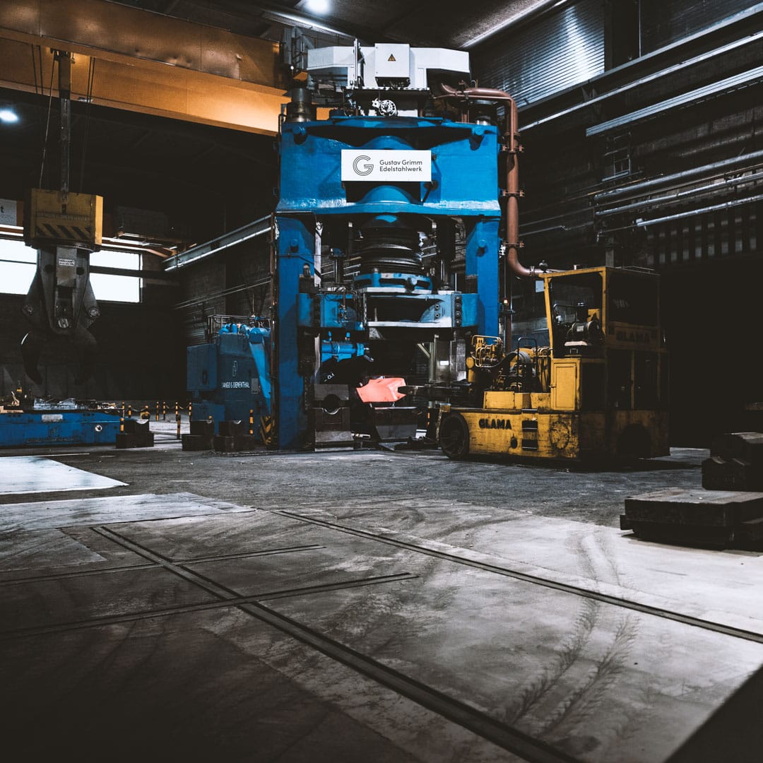 Press Processing of Stainless Steel Workpieces - Precision Work at Gustav Grimm